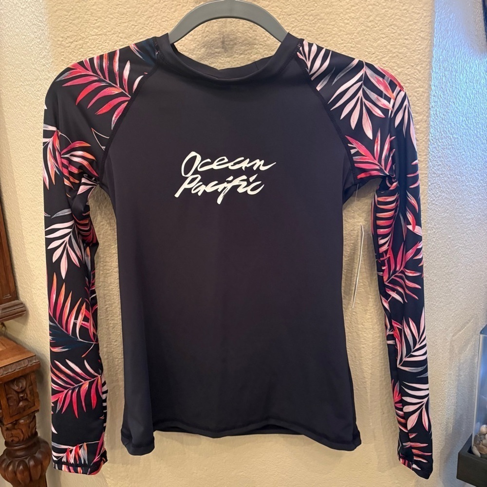 NWT-OP Ocean Pacific Black and Pink Leaf Print Sleeves Rash Guard Size Small